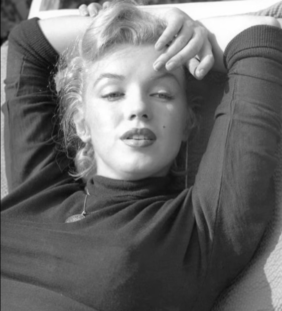 Marylin Monroe source: https://www.facebook.com/ChroniclesofCivilization/posts/marilyn-monroe-born-norma-jeane-mortenson-on-june-1-1926-in-los-angeles-transfor/122176057178319983/